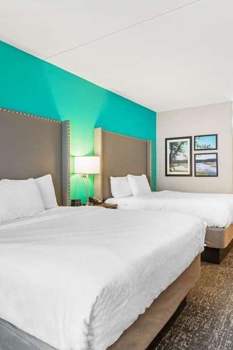 Hotel La Quinta Inn & Suites by Wyndham Jamestown photo 2