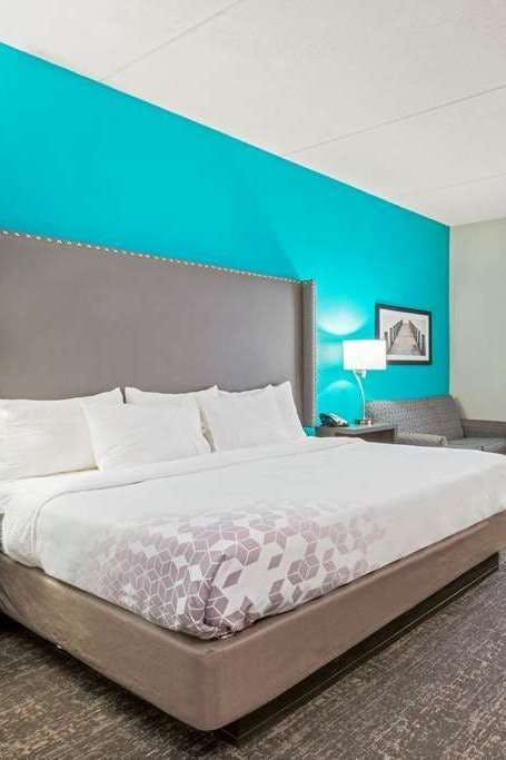 Hotel La Quinta Inn & Suites by Wyndham Jamestown photo 1