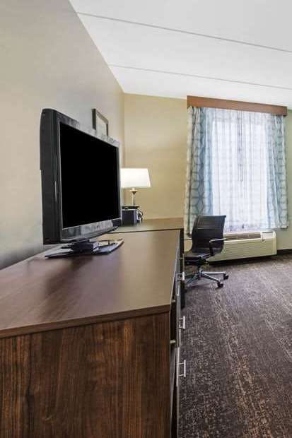 Hotel La Quinta Inn & Suites by Wyndham Jamestown photo 3