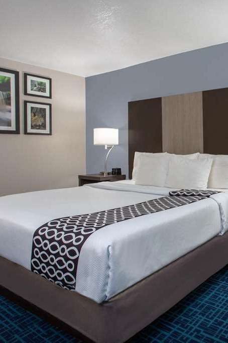 Hotel LQ Peru Starved Rock St Park photo 1