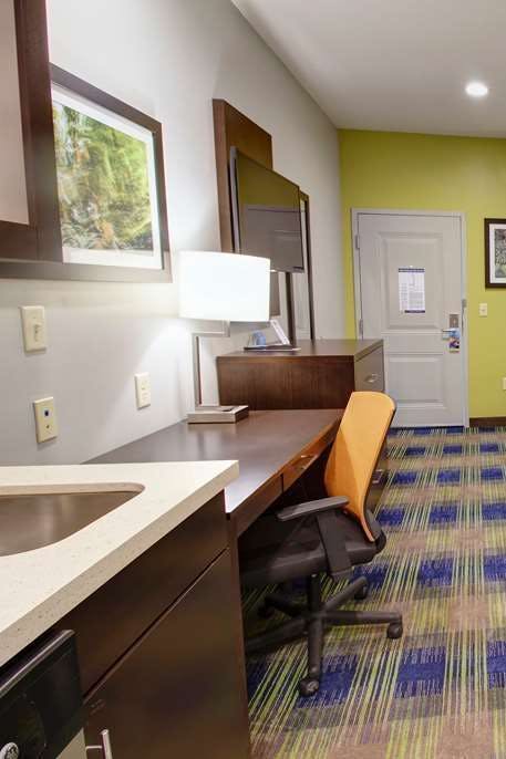 Hotel Days Inn & Suites by Wyndham Port Arthur photo 3