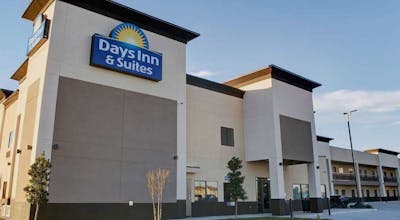 Days Inn & Suites by Wyndham Port Arthur