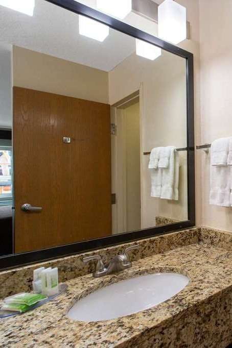 Hotel AmericInn by Wyndham Apple Valley photo 4