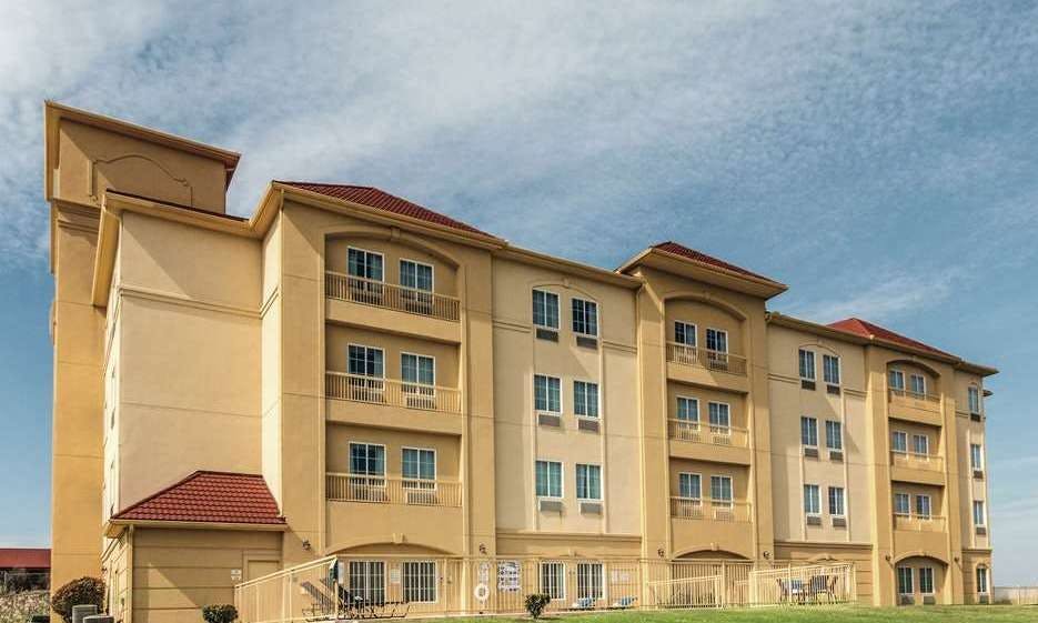 La Quinta Inn & Suites by Wyndham Fort Worth - Lake Worth