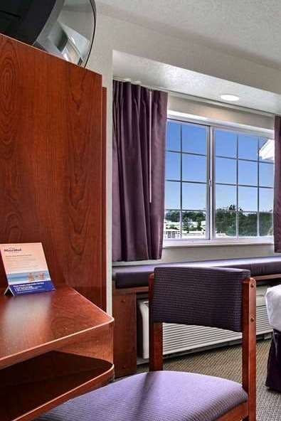 Hotel Microtel Inn & Suites by Wyndham Bridgeport photo 3