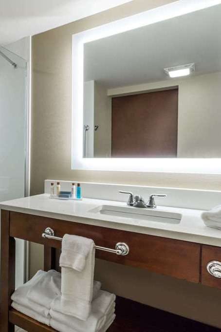 Hotel Hawthorn Suites Wheeling photo 4