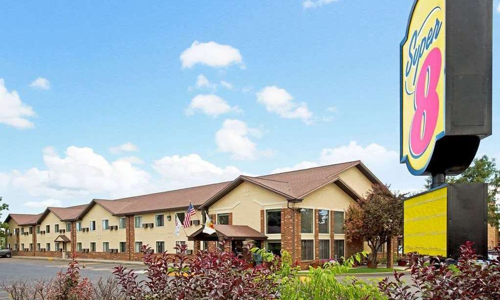 Super 8 by Wyndham Longmont/Twin Peaks