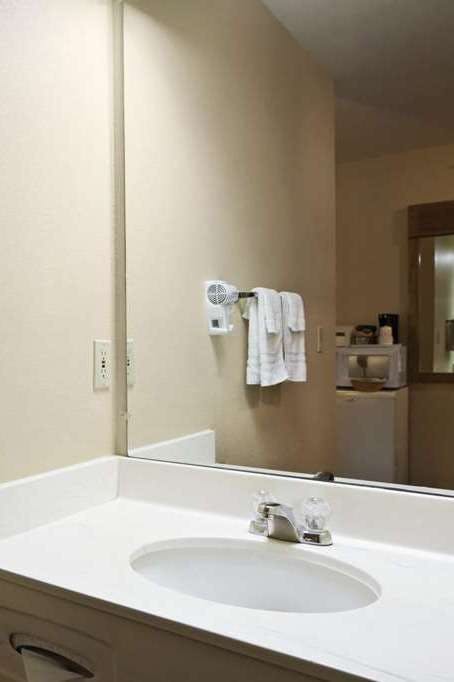Hotel Travelodge by Wyndham Grand Island photo 3