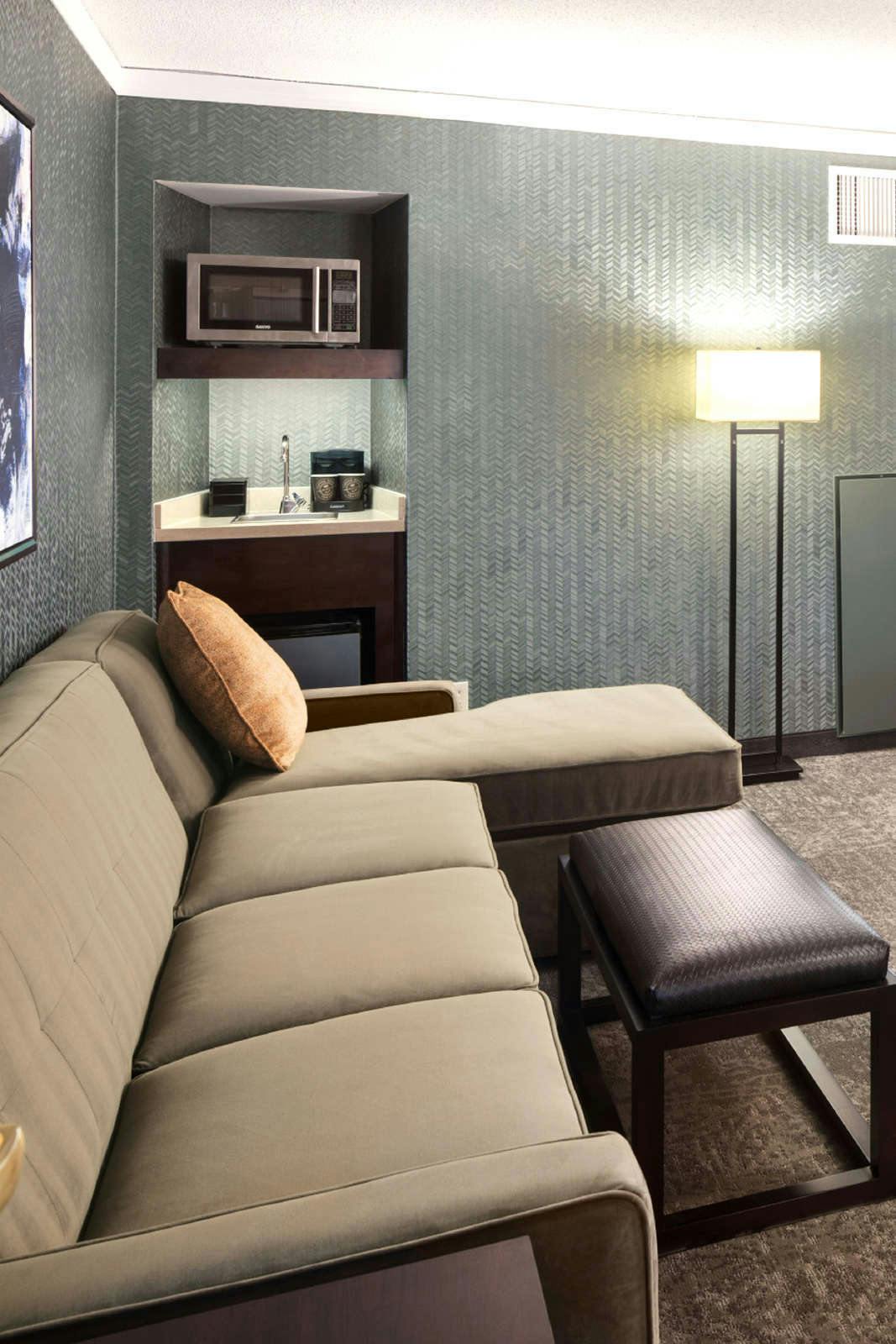 Hotel Embassy Suites Tysons Corner photo 4