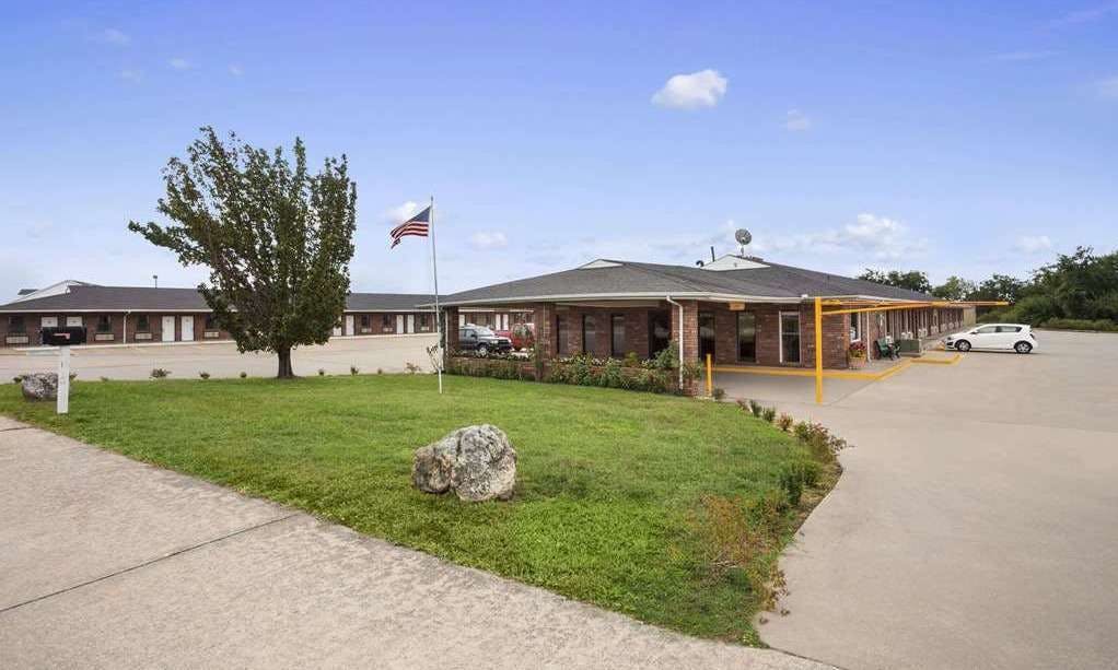 Super 8 by Wyndham Henryetta