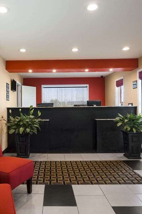 Hotel Super 8 by Wyndham Henryetta photo 5