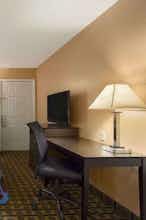 Hotel Super 8 by Wyndham Henryetta photo 3