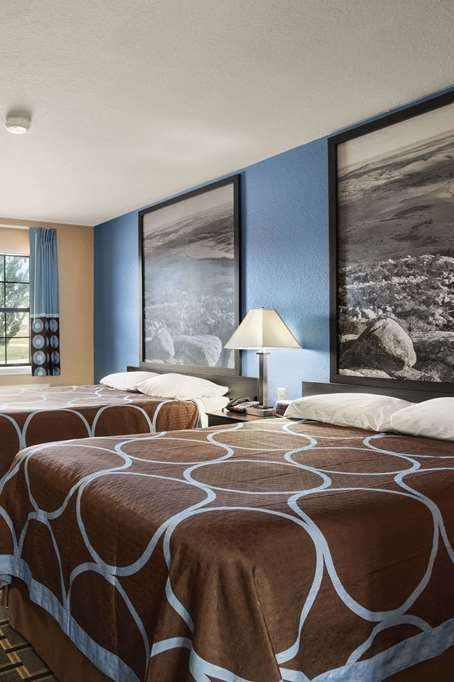 Hotel Super 8 by Wyndham Henryetta photo 2