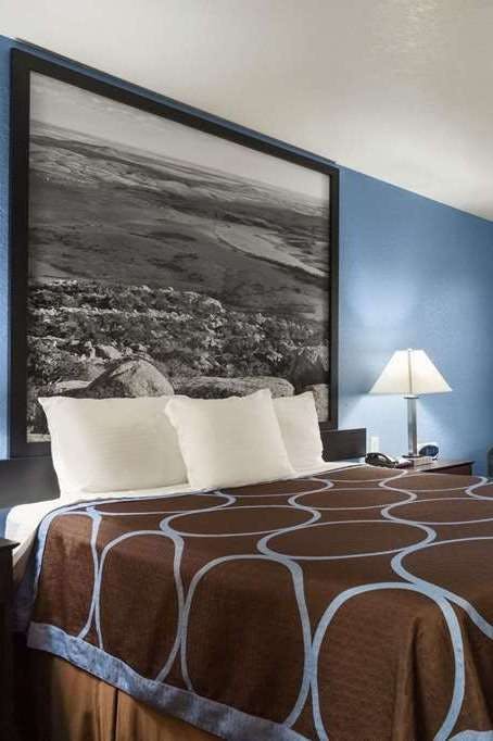 Hotel Super 8 by Wyndham Henryetta photo 1
