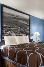 Hotel Super 8 by Wyndham Henryetta photo 1