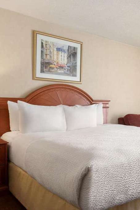 Hotel Days Inn by Wyndham London photo 1