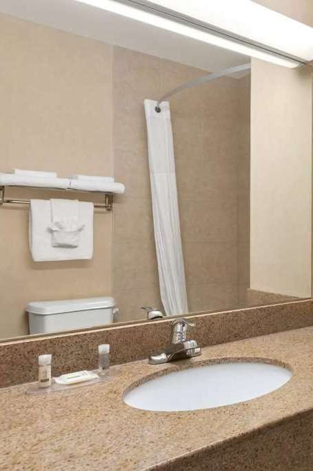 Hotel Days Inn by Wyndham London photo 4