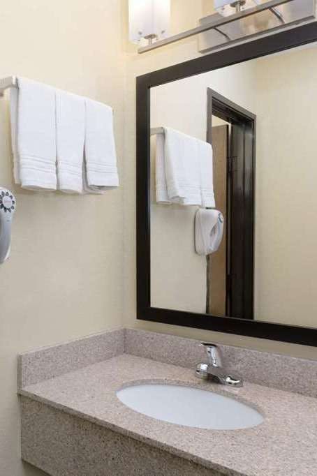 Hotel Days Inn by Wyndham Newton photo 4