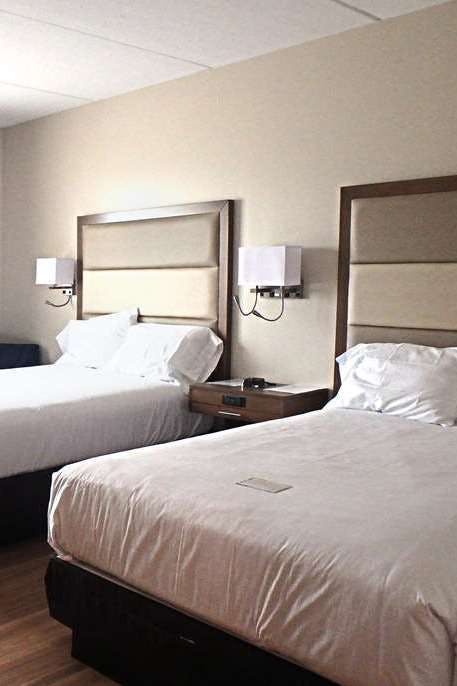 Hotel Wyndham Garden State College photo 2