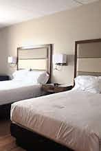 Hotel Wyndham Garden State College photo 2