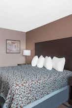 Hotel Days Inn Watertown photo 1