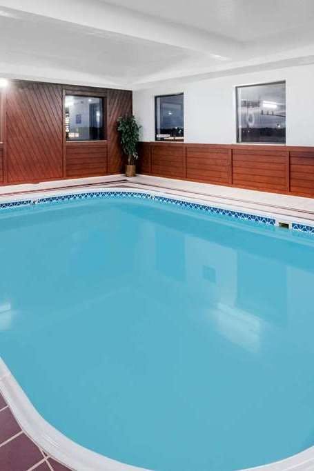 Hotel Days Inn by Wyndham Watertown photo 5