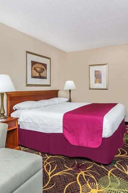 Hotel Baymont by Wyndham Cornelia photo 1