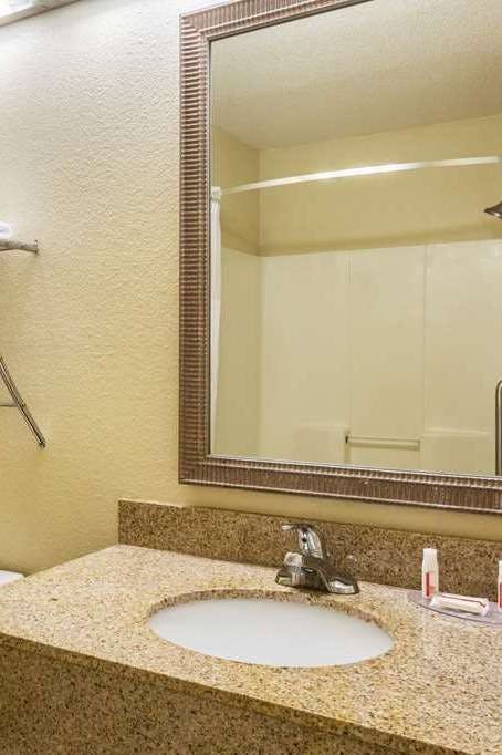 Hotel Baymont by Wyndham Cornelia photo 5