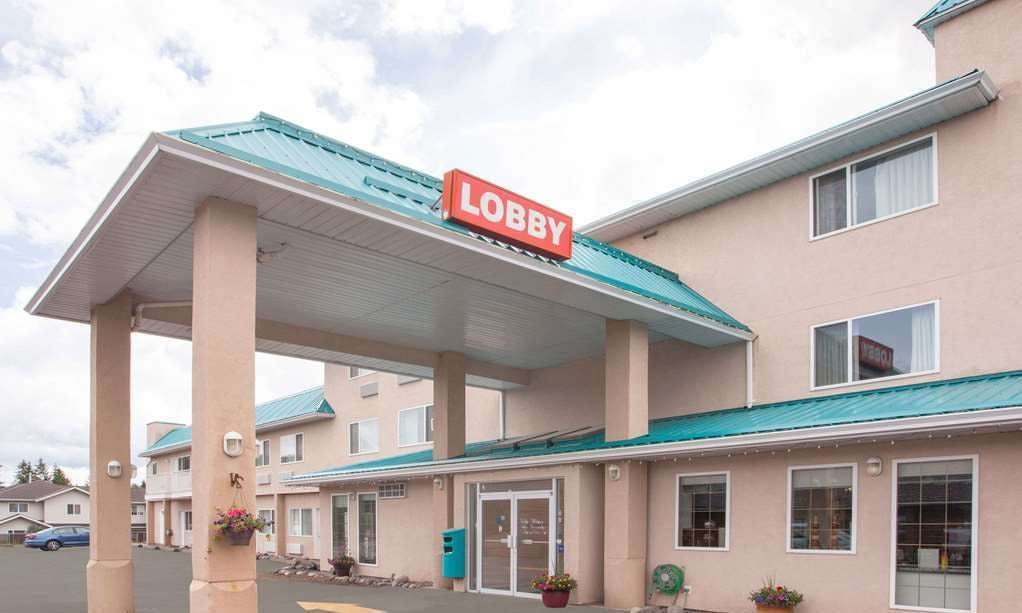 Ramada by Wyndham 100 Mile House