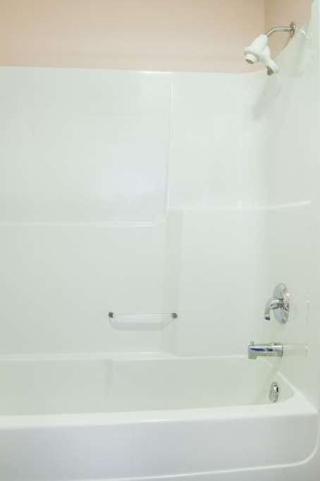 Hotel Ramada by Wyndham 100 Mile House photo 5