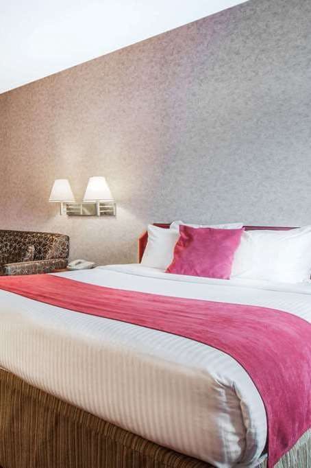 Hotel Ramada by Wyndham 100 Mile House photo 1