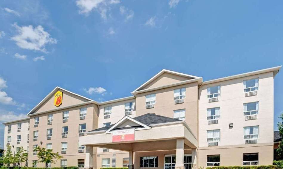 Super 8 by Wyndham Barrie South