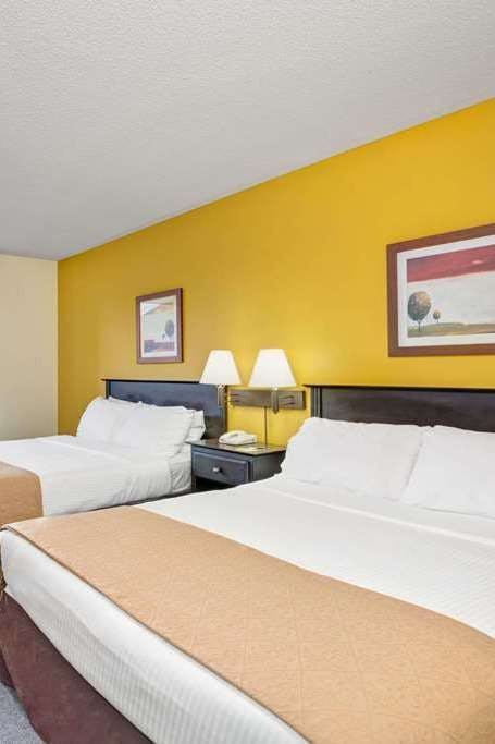 Hotel Super 8 by Wyndham Barrie South photo 2