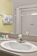 Hotel Super 8 Barrie South photo 5
