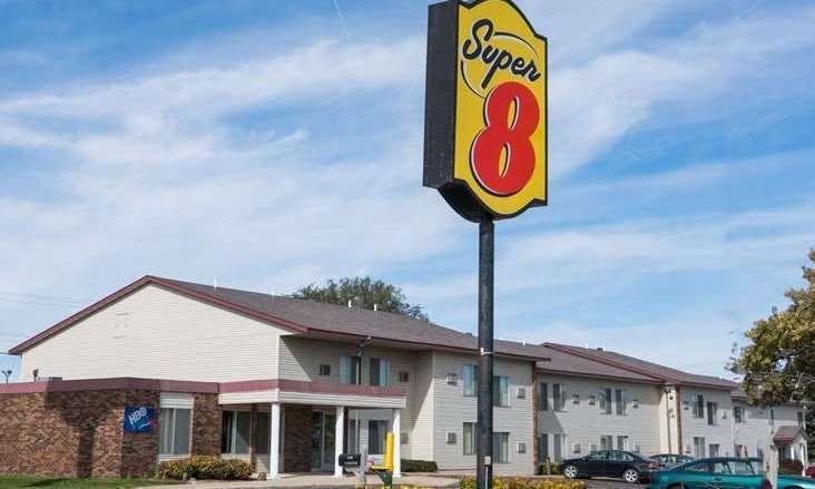 Super 8 by Wyndham Owatonna