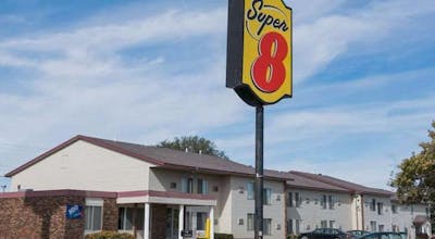 Super 8 by Wyndham Owatonna