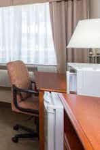 Hotel AmericInn Beloit photo 2