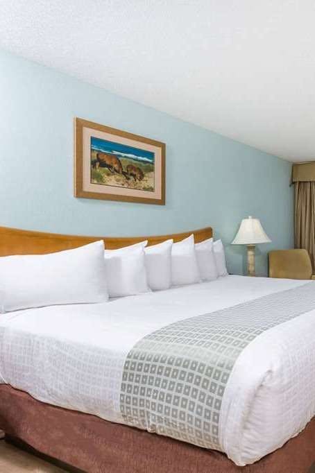 Hotel Ramada Plaza by Wyndham Nags Head Oceanfront photo 1