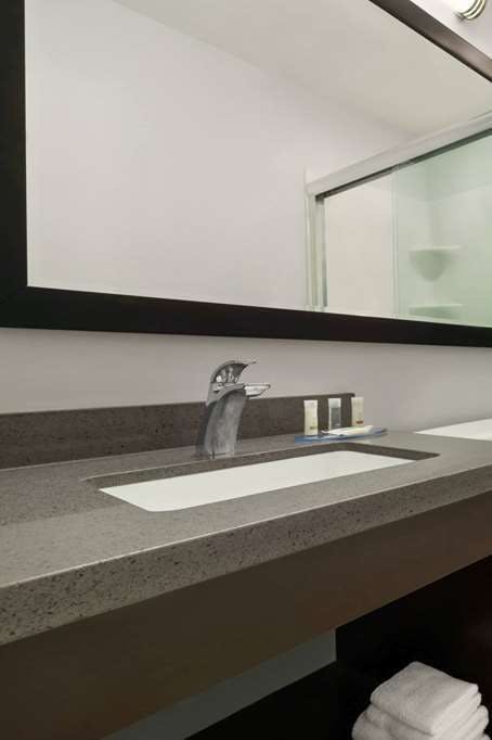 Hotel Days Inn by Wyndham Sarnia Harbourfront photo 4