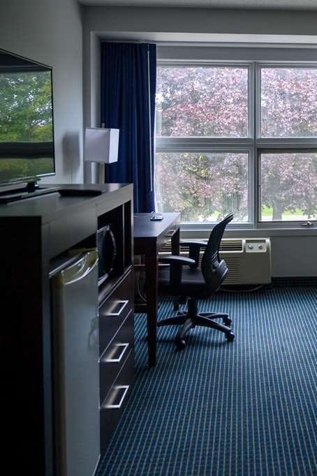 Hotel Days Inn by Wyndham Sarnia Harbourfront photo 3