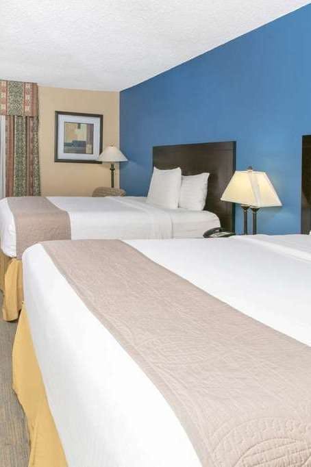 Hotel Days Inn by Wyndham Tulsa Central photo 2