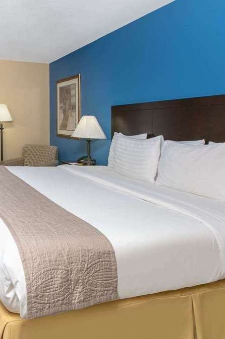 Hotel Days Inn by Wyndham Tulsa Central photo 1