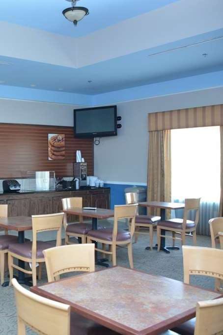 Hotel Baymont Brenham photo 4