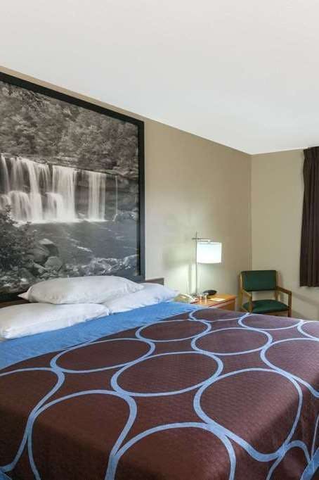 Hotel Super 8 by Wyndham Radcliff Ft. Knox Area photo 1