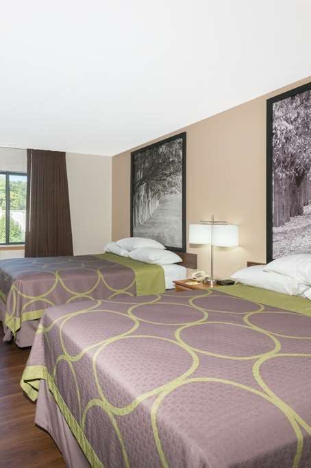 Hotel Super 8 by Wyndham Radcliff Ft. Knox Area photo 2