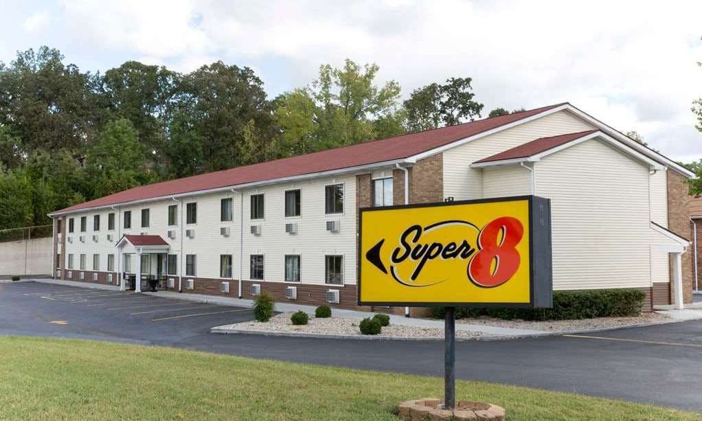 Super 8 by Wyndham Radcliff Ft. Knox Area