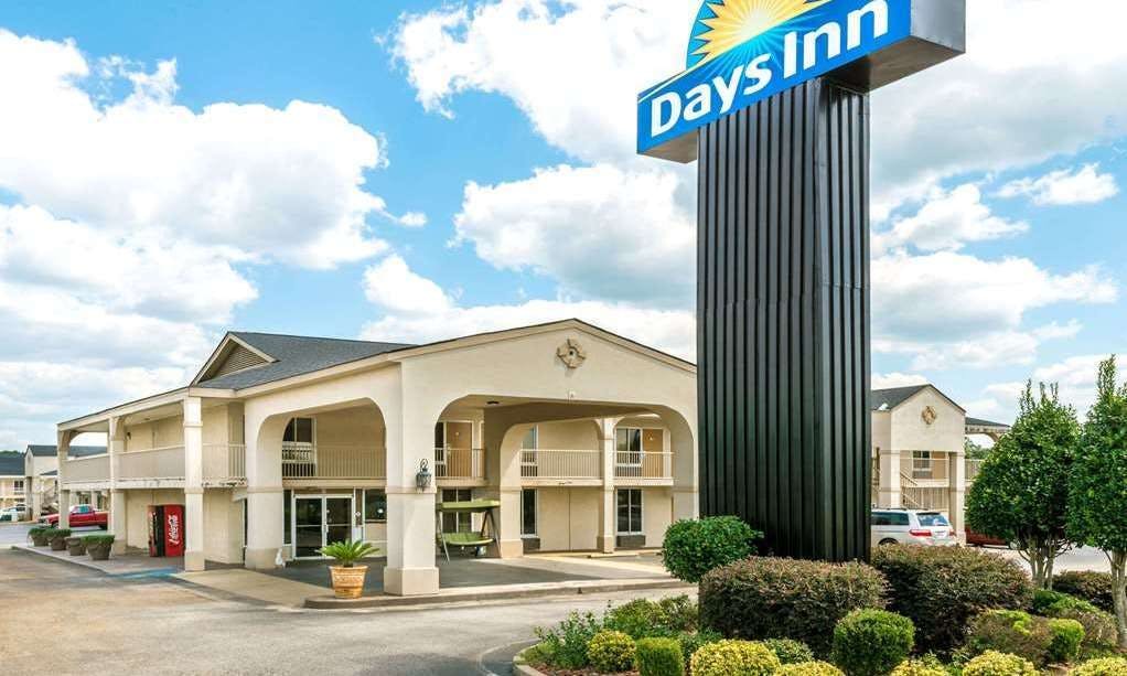 Days Inn by Wyndham Shorter