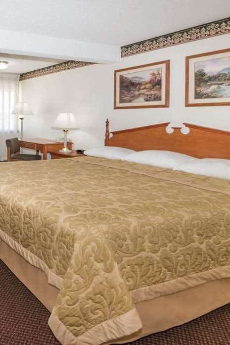 Hotel Super 8 by Wyndham Laramie photo 1