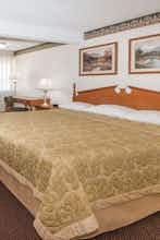 Hotel Super 8 by Wyndham Laramie photo 1