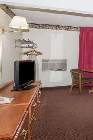 Hotel Super 8 by Wyndham Laramie photo 3